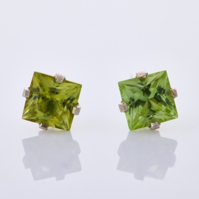 14ct White Gold, 4.0mm x 4.0mm Peridot Stud Earrings