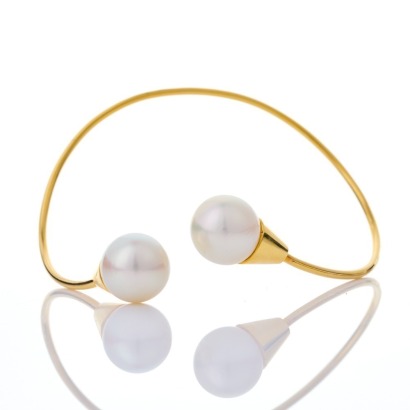 14ct Yellow Gold, Burmese South Sea Pearl Elliptical Bangle