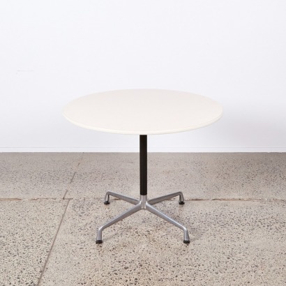 An Eames Universal Base Table