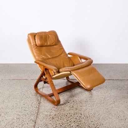 A Plycraft Zero Gravity Lounge Chair