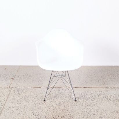 A DAR Style Chair