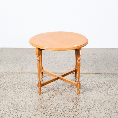 An Early 20th Century Blonde Oak Side Table