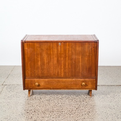 A Mid-Century Blanket Hope Chest