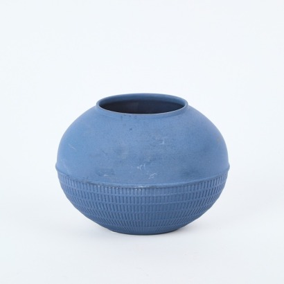 A Vintage 1976 Wedgwood Interiors Design Vase