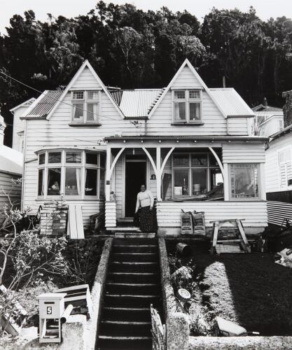 ROBIN MORRISON 5 Barton Terrace, Thorndon