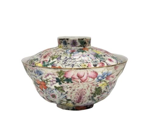 A Chinese Qing Dynasty Guangxu Period Famille Rose Lidded Bowl (Da Qing Guangxu Nian Zhi Mark)