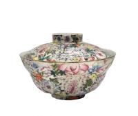 A Chinese Qing Dynasty Guangxu Period Famille Rose Lidded Bowl (Da Qing Guangxu Nian Zhi Mark)