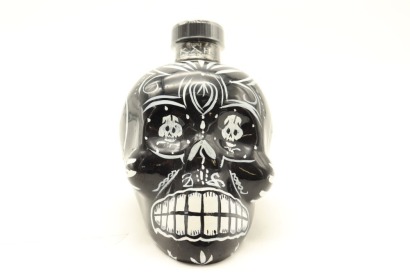 (1) KAH Anejo Tequila Black Skull, 40% ABV, 750ml