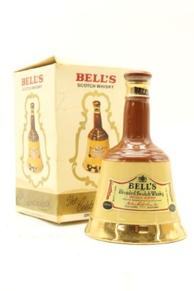 (1) Bell's Specially Selected Blended Scotch Whisky Decanter, 43% ABV, 750ml (GB)