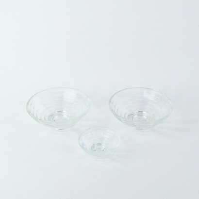 A Set of Three Spiderweb Chance Glass Bowls