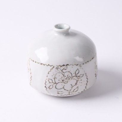 A Graeme Storm Vase