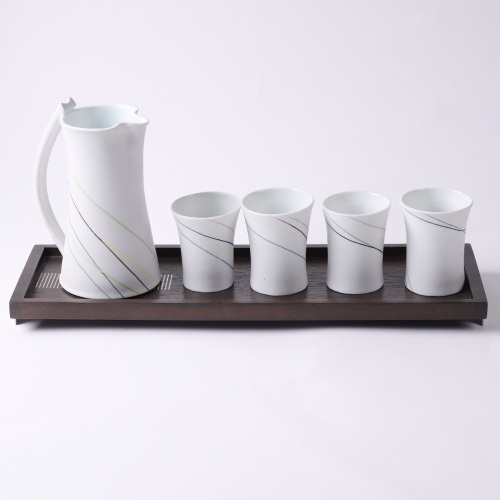A Grancy Fu Porcelain Water Jug And Four Beakers With A Wooden Display Stand.