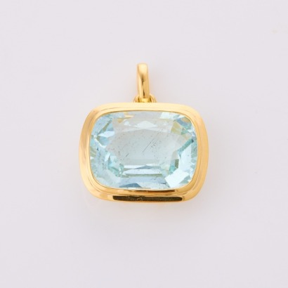 18ct Yellow Gold, Modern, 9.54ct Aquamarine Pendant - Near new