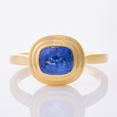 18ct Yellow Gold, Modern 1.79ct Sapphire Ring - Near new