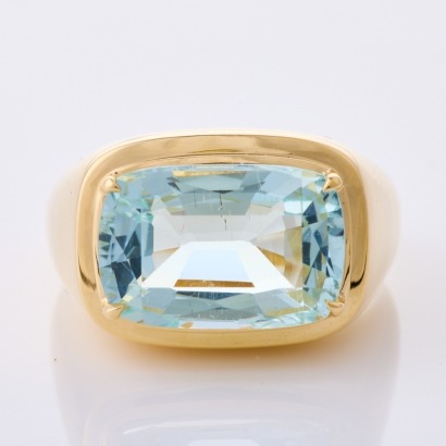 18ct Yellow Gold, Modern 5.76ct Aquamarine Ring - Near new
