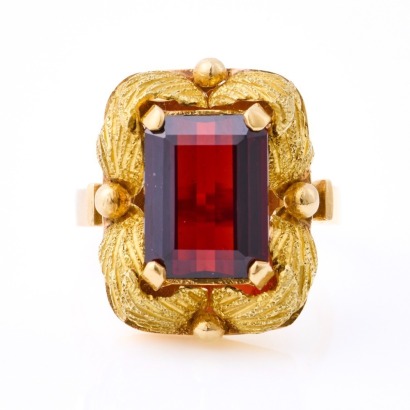 18ct Yellow Gold, Vintage, 4.20ct Almandine Garnet Ring