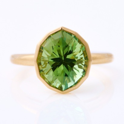 18ct Yellow Gold, Modern, 4.91ct Oval Fancy Cut Apple Green Tourmaline Ring - Near new
