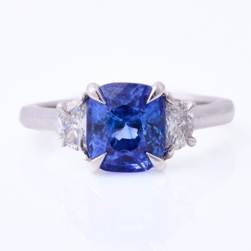 18ct White Gold, Modern, 3.33ct Sapphire / .37ct Diamond Set Shoulder Ring