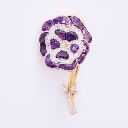 15ct Yellow Gold, 'Pansy' Flower Amethyst / .42ct Diamond Brooch