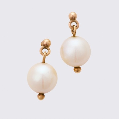9ct Yellow Gold, 7.4mm White Pearl Earrings