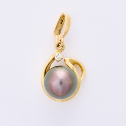 14ct Yellow Gold, 9.8mm Black Pearl / .02ct Diamond Pendant