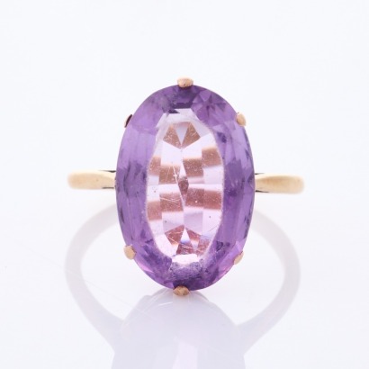 9ct Yellow Gold, Vintage, Oval Cut Amethyst Ring