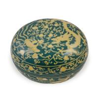 A Chinese Late Qing Dynasty Underglazed Tri-colour Liddied Porcelain Box (Da Ming Xuande Nian Zhi Mark)