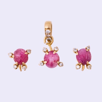 17ct Yellow Gold, Carved Ruby / .15ct Diamond Pendant / Earring Set