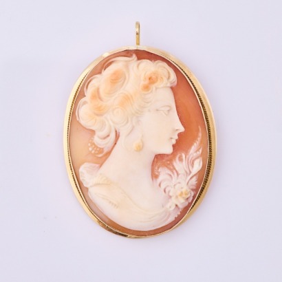 14ct Yellow Gold, 47mm x 34mm Shell Cameo Brooch