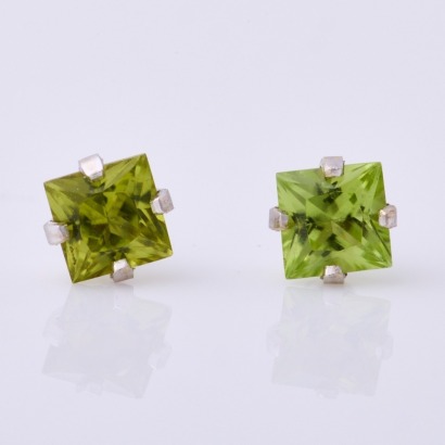 14ct White Gold, 4.0mm Peridot Stud Earrings