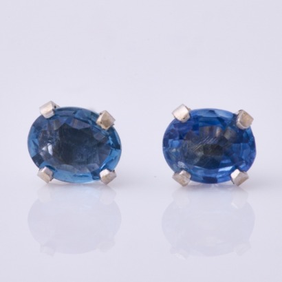 14ct White Gold, 5,0mm x 4.0mm Blue Ceylon Sapphire Stud Earrings
