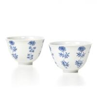 A Pair of Chinese Qing Dynasty Kangxi Period Blue and White Cups (Da Qing Kangxi Nian Zhi Mark)