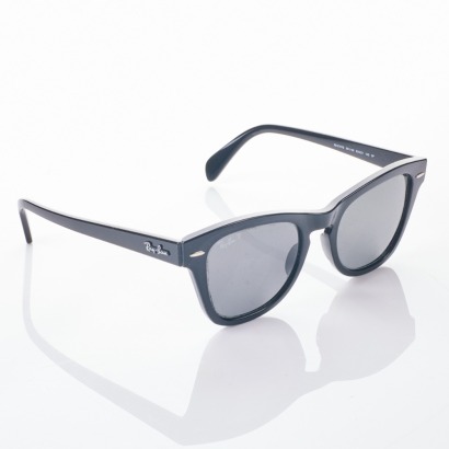 Ray Ban, Black Wayfarer Sunglasses with Case