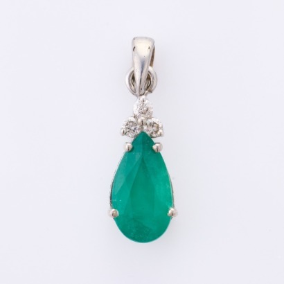 14ct White Gold, Pear Shape Emerald / .05ct Diamond Pendant