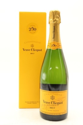 (1) NV Veuve Clicquot Ponsardin Yellow Label Brut, Champagne (GB)