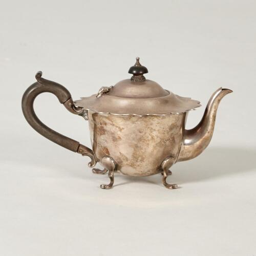 An Edwardian Sterling Silver Teapot