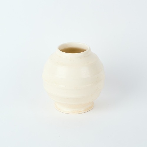 A Hand-Potted Vase by Ernest Shufflebotham for Crown Lynn
