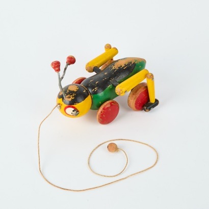 An Original Wooden Pull-Along Kris Cricket Toy 1941-1970