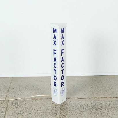 A 'Max Factor' Light Box