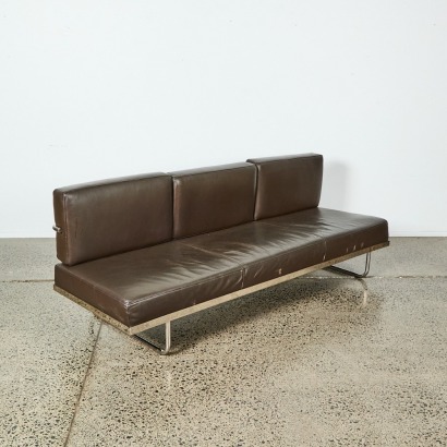 A Le Corbusier LC5 Style Daybed in Chocolate Leather