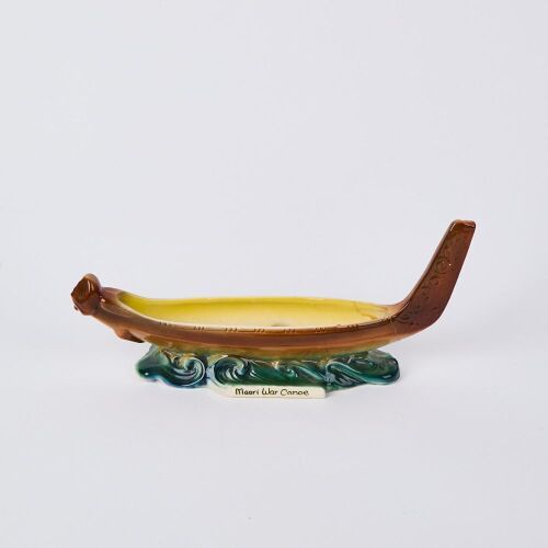 A Tititan Waka