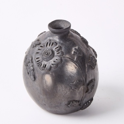 A Do&radic;&plusmn;a Rosa Ceramic Vase, Mexico