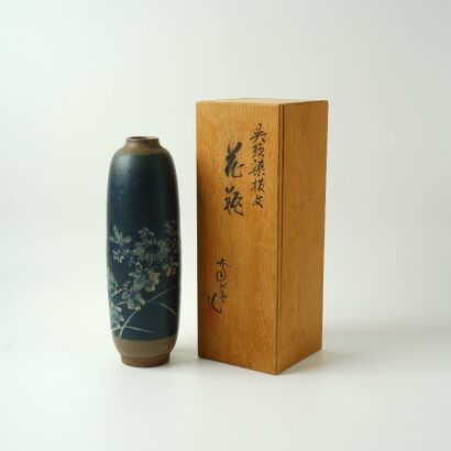 A Japanaese Pottery Vase (Shojihamade)