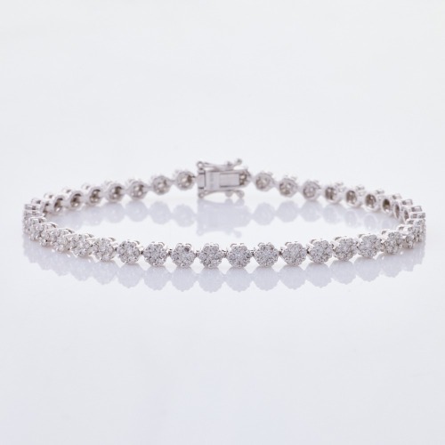 18ct White Gold, 2.70ct Diamond Flower Cluster Bracelet - Near new