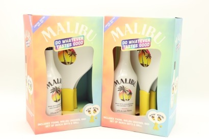 (2) Malibu Caribbean Rum With Coconut Liqueur and Set of Beach Bats & Ball, 21% ABV, 700ml (GB)