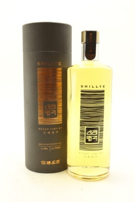 (1) Shillye Myeongju Oak Distilled Tangerine Soju, 50% ABV, 750ml (GB)