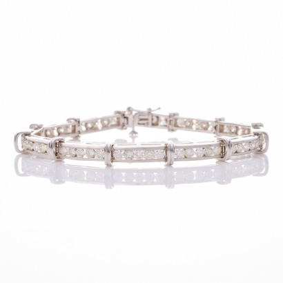 14ct White Gold, Modern, 3.63ct Diamond Channel Set Bracelet