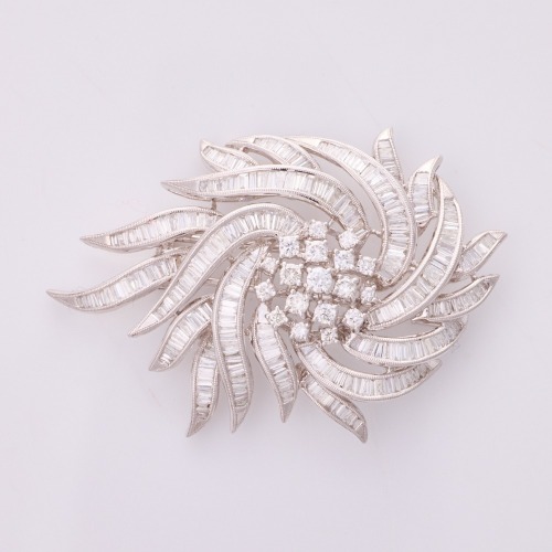 18ct White Gold, Modern, 2.55ct Round / Baguette Cut Diamond Brooch