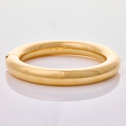 18ct Yellow Gold, Nellie Stewart Type, 10mm Wide Hinged Hollow Bangle