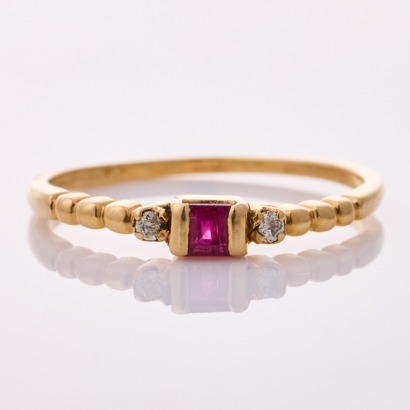 14ct Yellow Gold, Vintage, Square cut Ruby / .02ct Diamond Ring